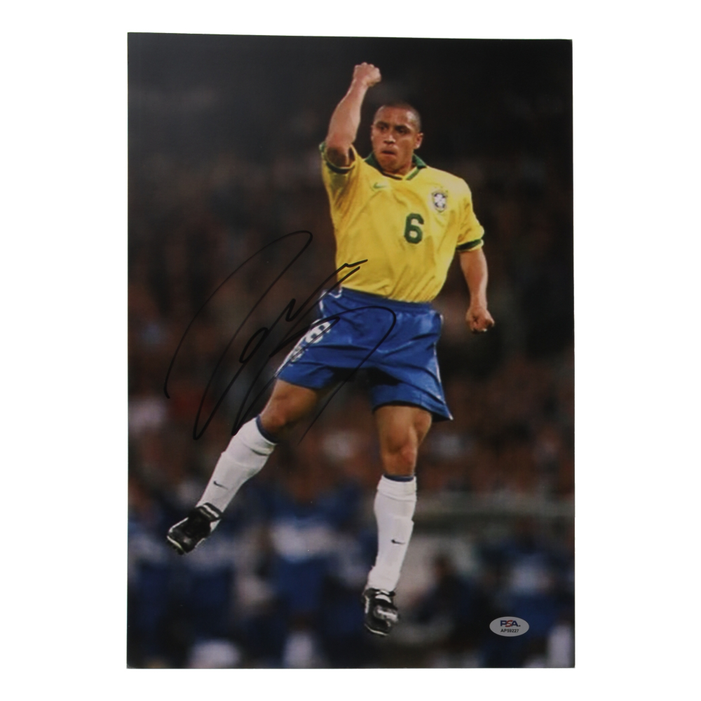 Roberto Carlos Signed 11.25x16.25 Photo (PSA) at PristineAuction.com