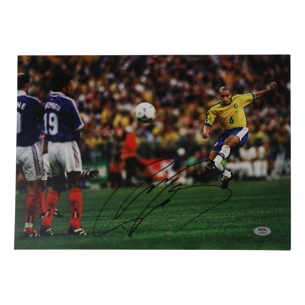 Roberto Carlos Signed 11.25x16.25 Photo (PSA) at PristineAuction.com