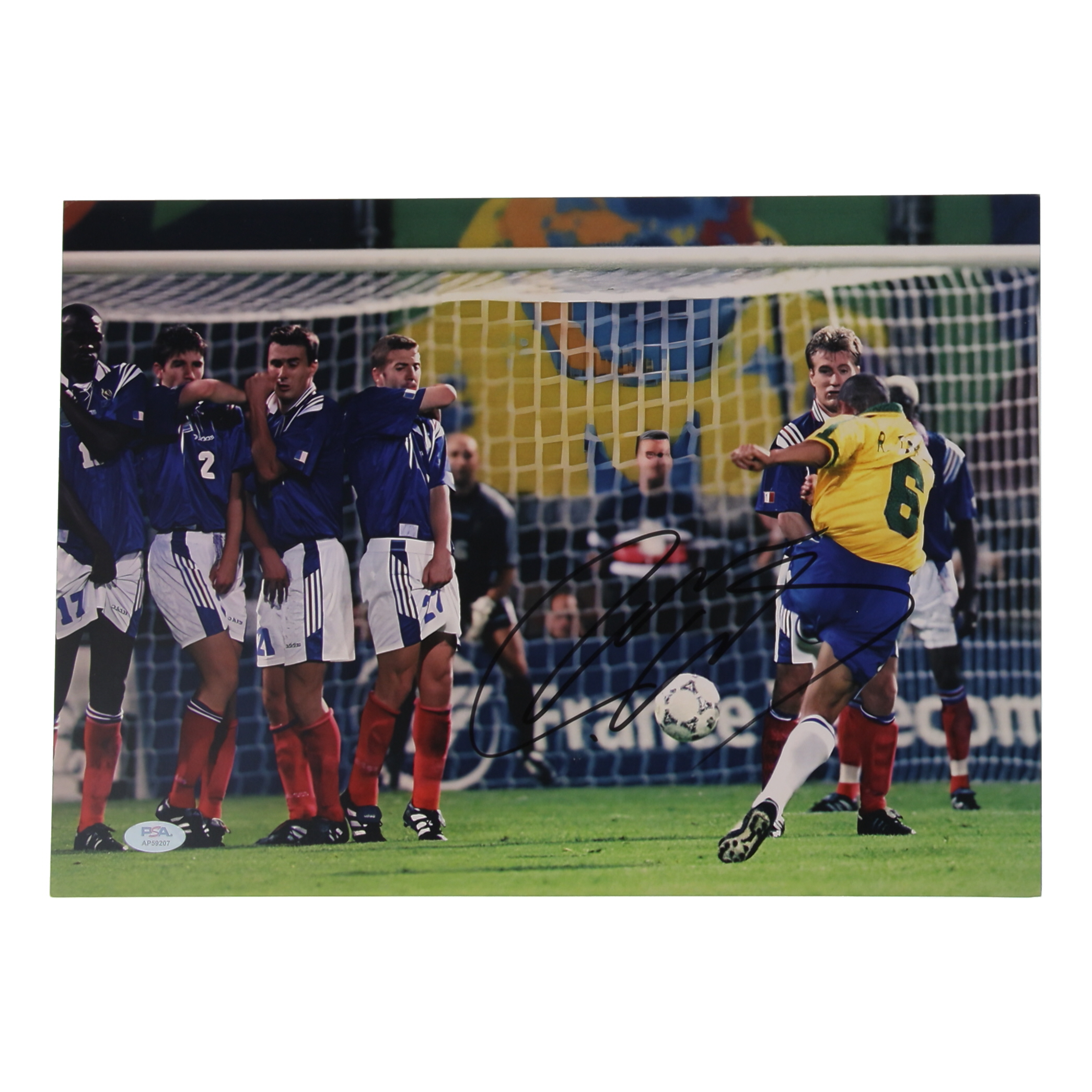 Roberto Carlos Signed 11.25x16.25 Photo (PSA) at PristineAuction.com Roberto Carlos Signed 11.25x16.25 Photo (PSA) at PristineAuction.com