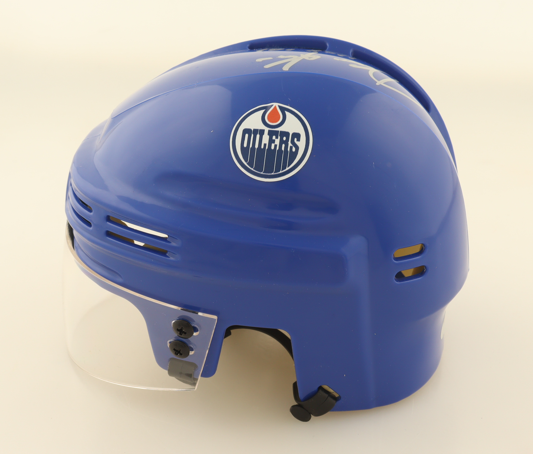 Jari Kurri Signed Oilers Mini Helmet Inscribed "HOF '01" (Schwartz) at PristineAuction.com Jari Kurri Signed Oilers Mini Helmet Inscribed "HOF '01" (Schwartz) at PristineAuction.com