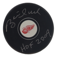 Brett Hull Signed Red Wings Logo Hockey Puck Inscribed "HOF 2009" (Schwartz) at PristineAuction.com