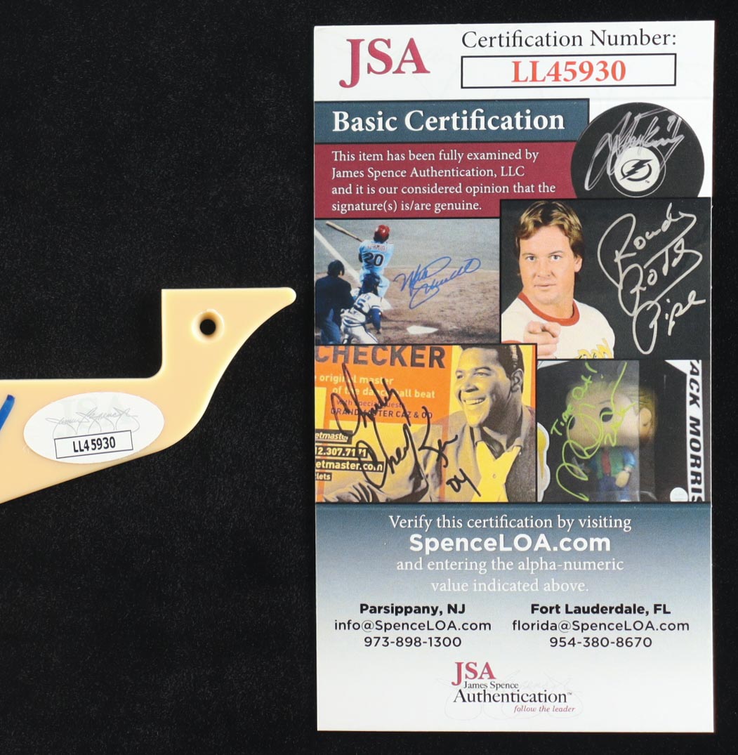Les Warner Signed Electric Guitar Pickguard (JSA) at PristineAuction.com Les Warner Signed Electric Guitar Pickguard (JSA) at PristineAuction.com