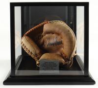 Johnny Bench Signed Vintage Rawlings Catchers Glove With Display Case (Fanatics) at PristineAuction.com