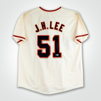 Jung Hoo Lee Signed Jersey (Beckett) at PristineAuction.com
