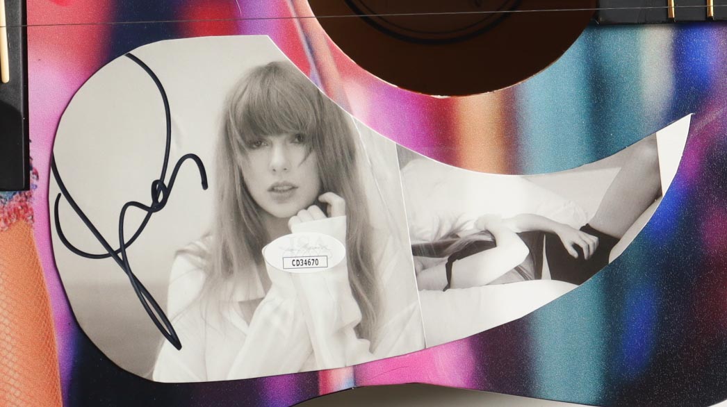 Taylor Swift Signed 38" Acoustic Guitar (JSA) at PristineAuction.com Taylor Swift Signed 38" Acoustic Guitar (JSA) at PristineAuction.com