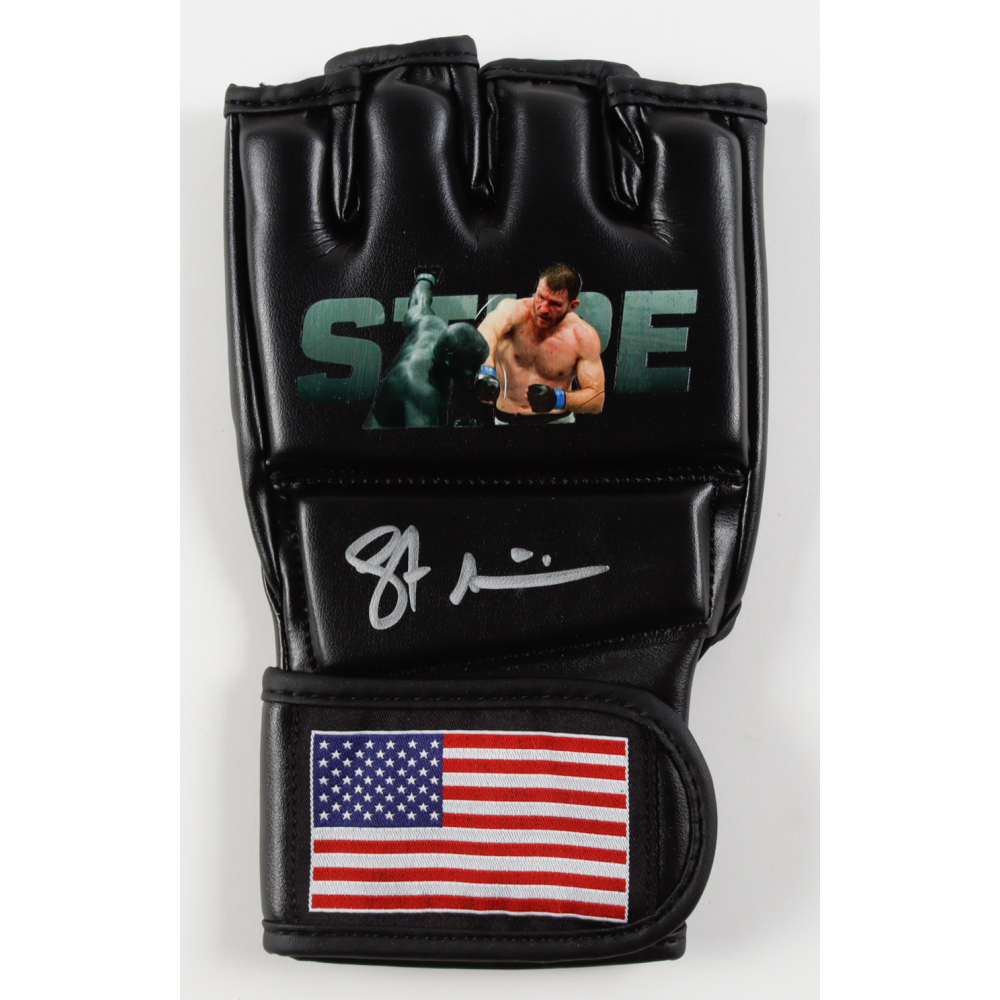 Stipe Miocic Signed MMA Custom USA Glove (Beckett) at PristineAuction.com