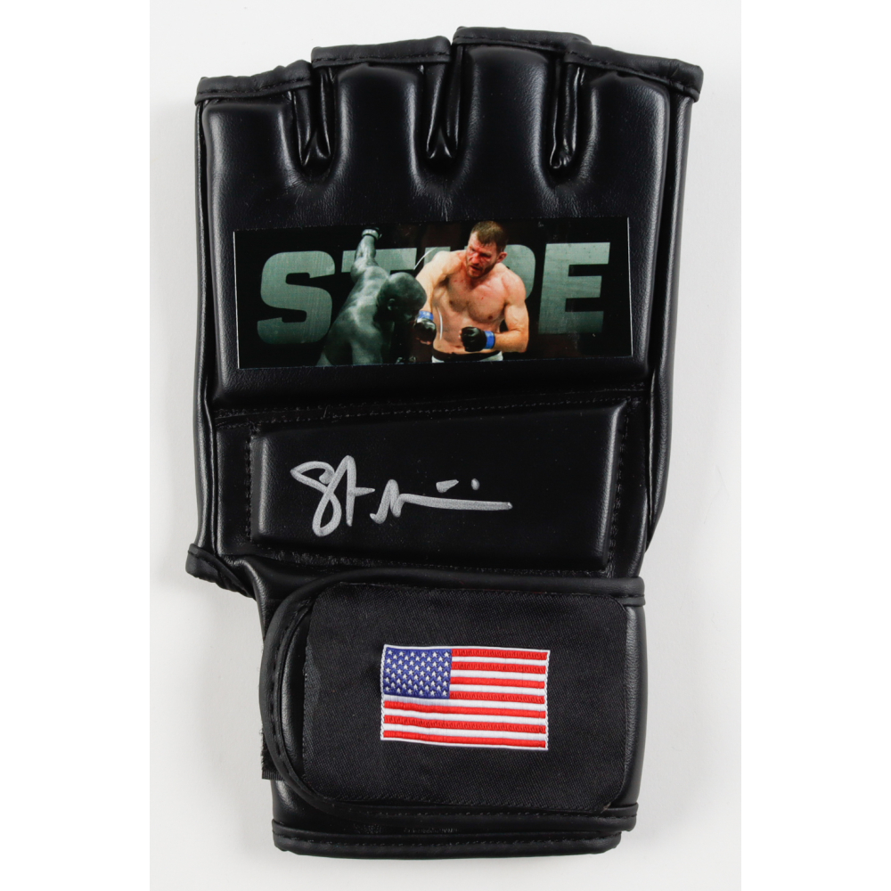 Stipe Miocic Signed MMA Custom USA Glove (Beckett) at PristineAuction.com