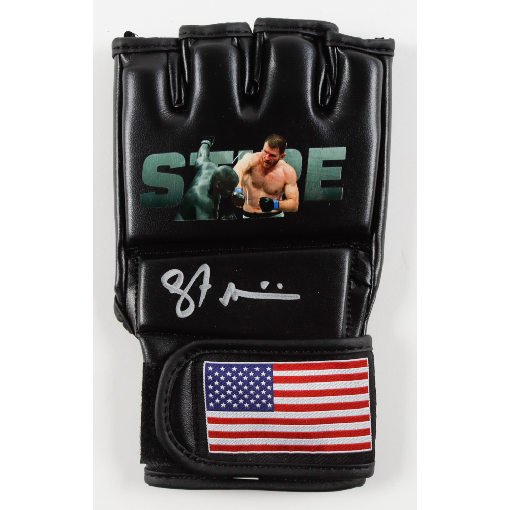Stipe Miocic Signed MMA Custom USA Glove (Beckett) at PristineAuction.com