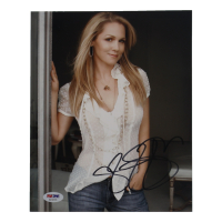 Jennie Garth Signed 8x10 Photo (PSA) at PristineAuction.com