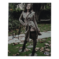 Elisabeth Moss Signed 8x10 Photo (Beckett) at PristineAuction.com