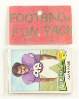 1975 Topps Football Card Fun Pack with (10) Cards at PristineAuction.com
