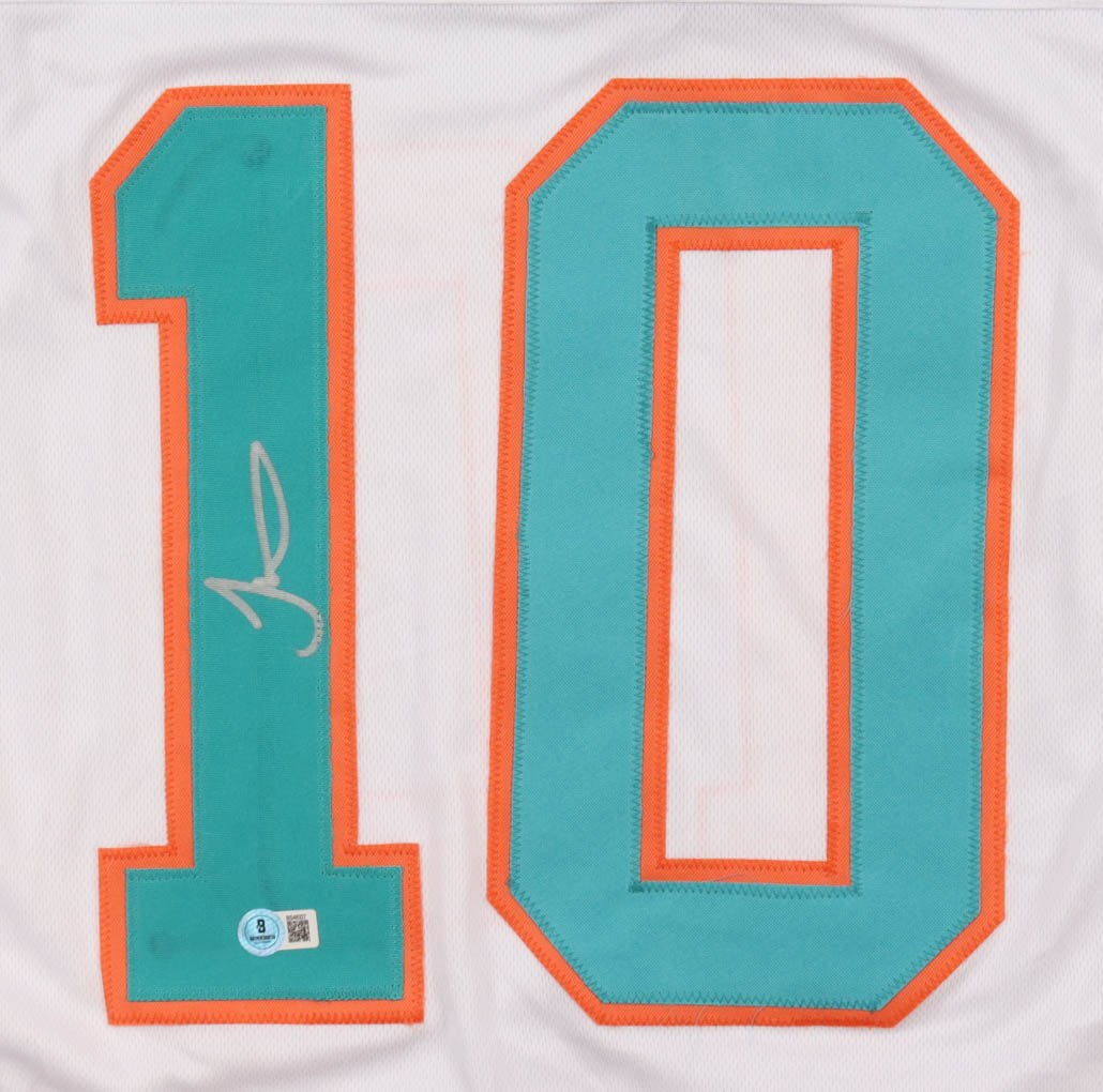 Tyreek Hill Signed Jersey (Beckett) at PristineAuction.com Tyreek Hill Signed Jersey (Beckett) at PristineAuction.com