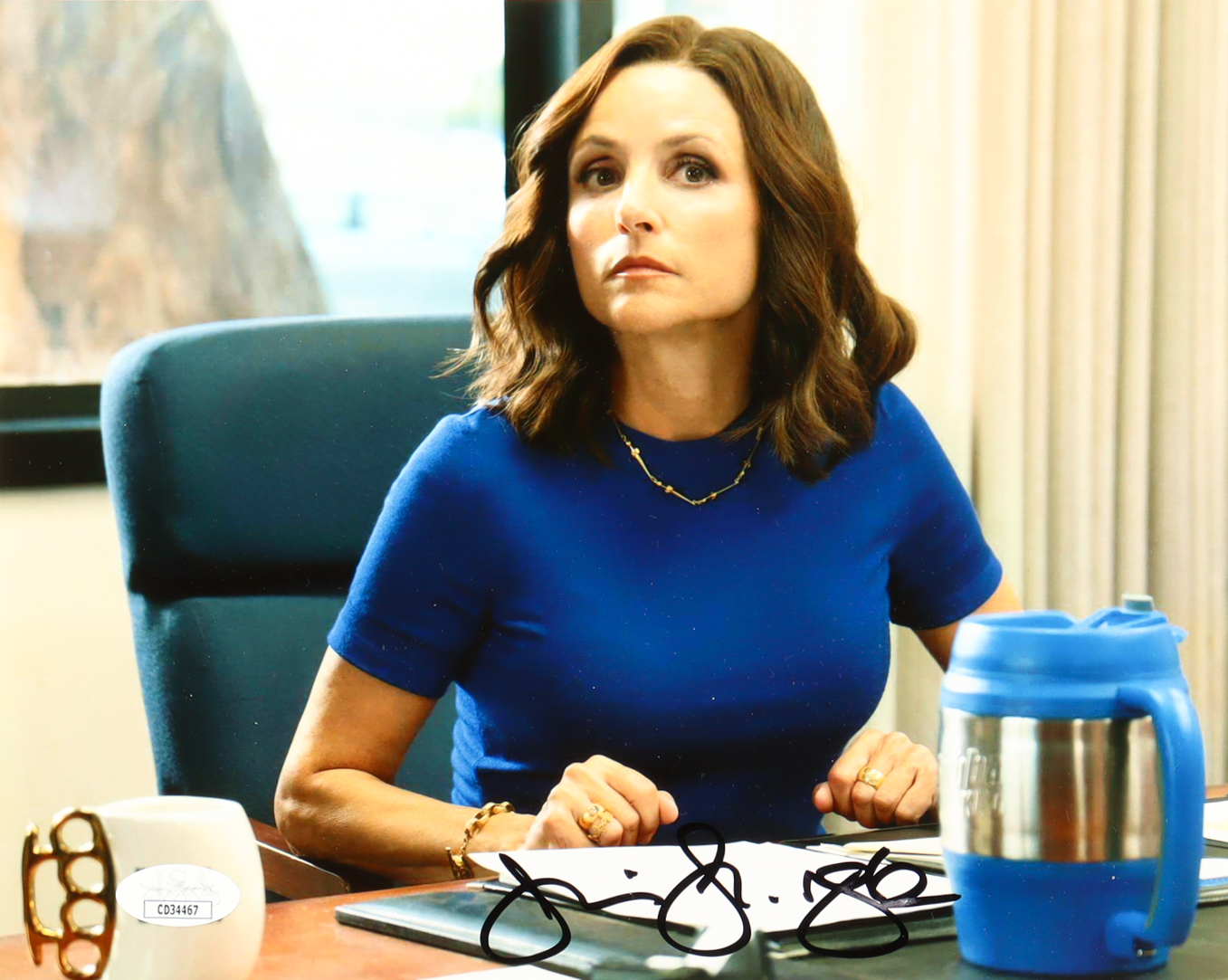 Julia Louis-Dreyfus Signed "Veep" 8x10 Photo (JSA) at PristineAuction.com Julia Louis-Dreyfus Signed "Veep" 8x10 Photo (JSA) at PristineAuction.com