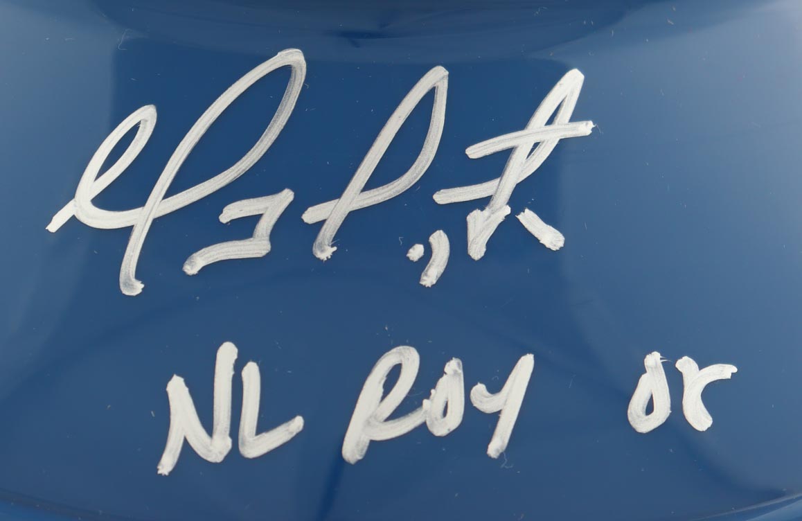 Geovany Soto Signed Cubs Full-Size Batting Helmet Inscribed "NL ROY 08" (Schwartz) at PristineAuction.com Geovany Soto Signed Cubs Full-Size Batting Helmet Inscribed "NL ROY 08" (Schwartz) at PristineAuction.com