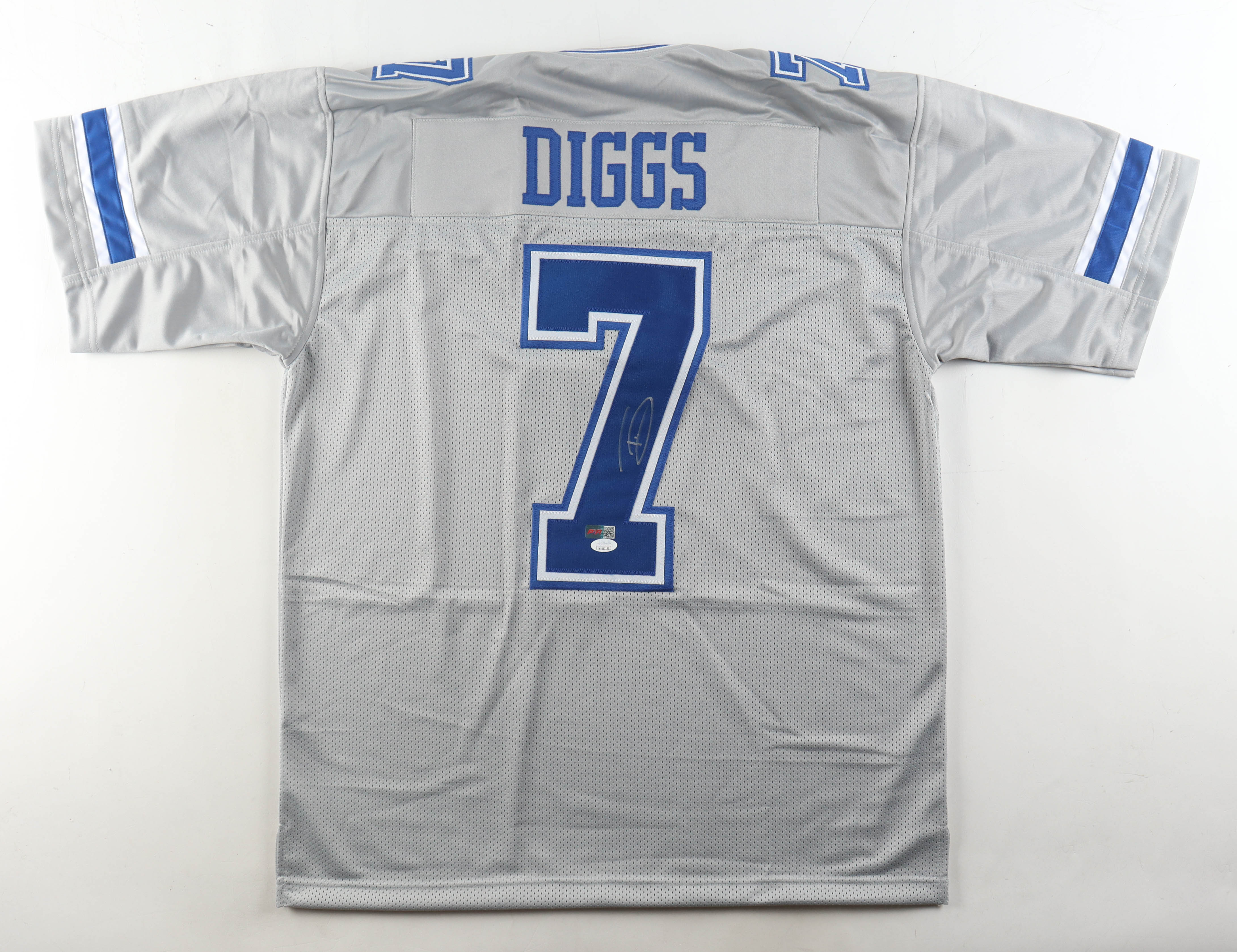 Trevon Diggs Signed Jersey (JSA) at PristineAuction.com Trevon Diggs Signed Jersey (JSA) at PristineAuction.com
