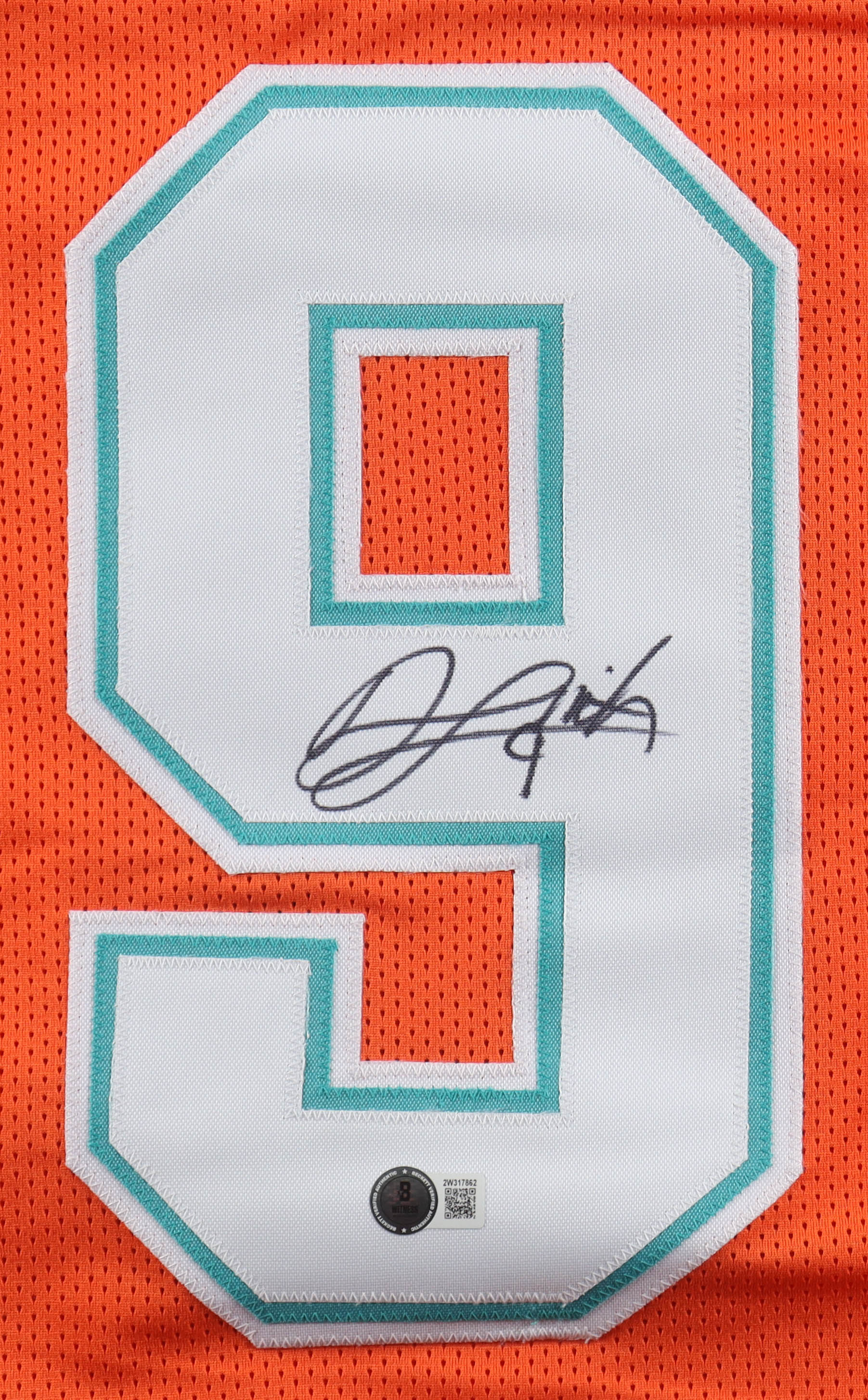 Jonnu Smith Signed Jersey (Beckett) at PristineAuction.com Jonnu Smith Signed Jersey (Beckett) at PristineAuction.com