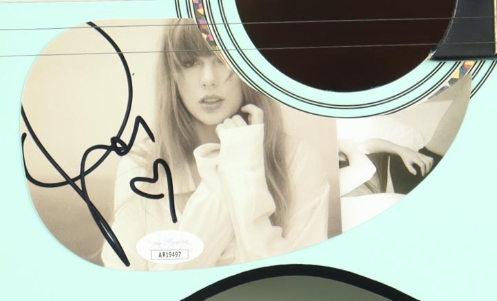 Taylor Swift Signed 38" Acoustic Guitar (JSA) at PristineAuction.com Taylor Swift Signed 38" Acoustic Guitar (JSA) at PristineAuction.com