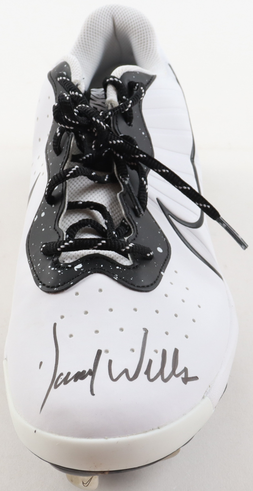 David Wells Signed Nike Baseball Cleat (Beckett) at PristineAuction.com David Wells Signed Nike Baseball Cleat (Beckett) at PristineAuction.com