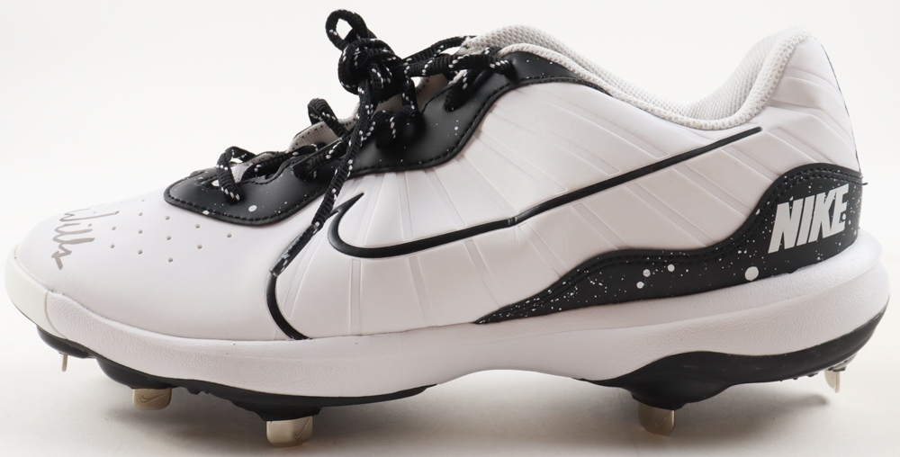 David Wells Signed Nike Baseball Cleat (Beckett) at PristineAuction.com David Wells Signed Nike Baseball Cleat (Beckett) at PristineAuction.com