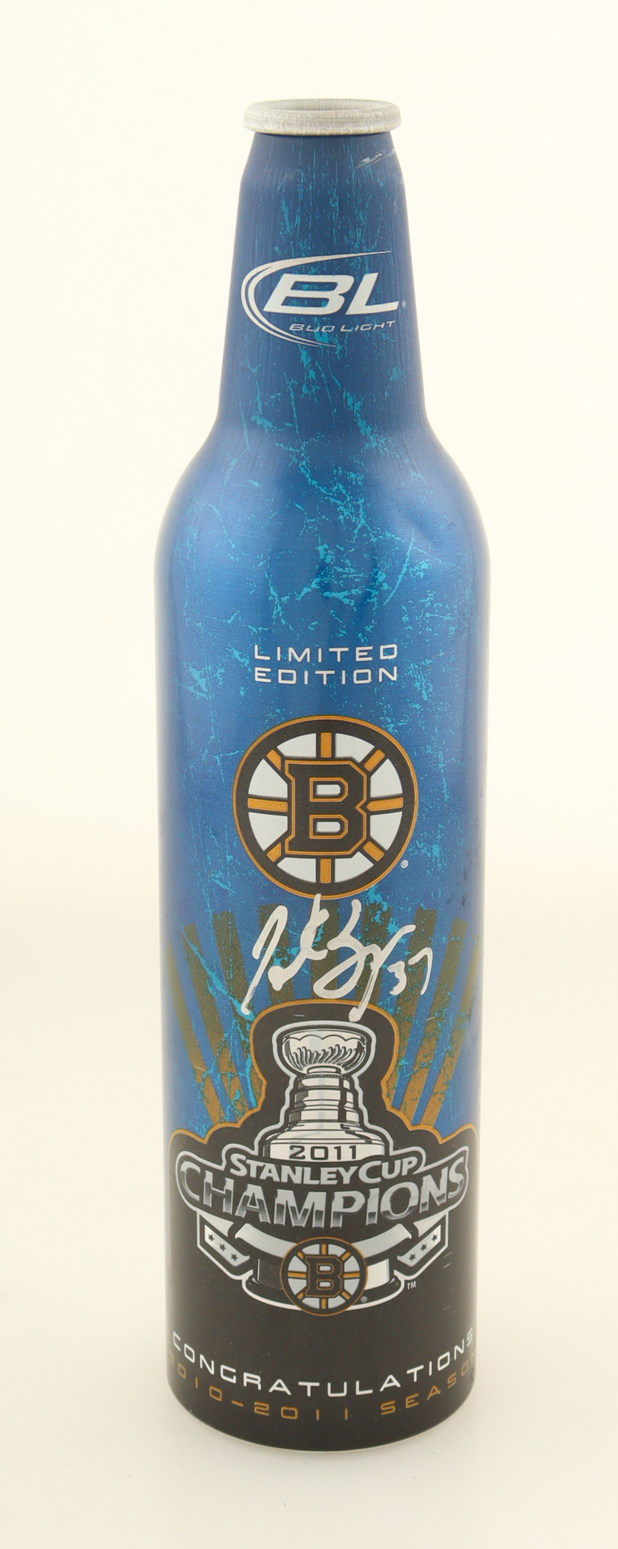 Patrice Bergeron Signed Bruins 2011 Stanley Cup Champions Logo Beer Bottle (YSMS) at PristineAuction.com Patrice Bergeron Signed Bruins 2011 Stanley Cup Champions Logo Beer Bottle (YSMS) at PristineAuction.com