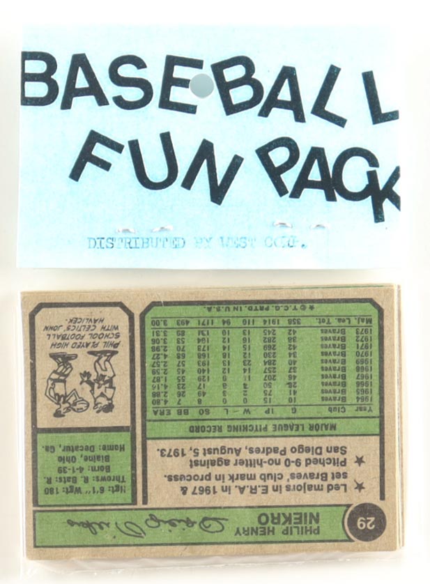 1974 Topps Baseball Card Fun Pack with (10) Cards at PristineAuction.com 1974 Topps Baseball Card Fun Pack with (10) Cards at PristineAuction.com