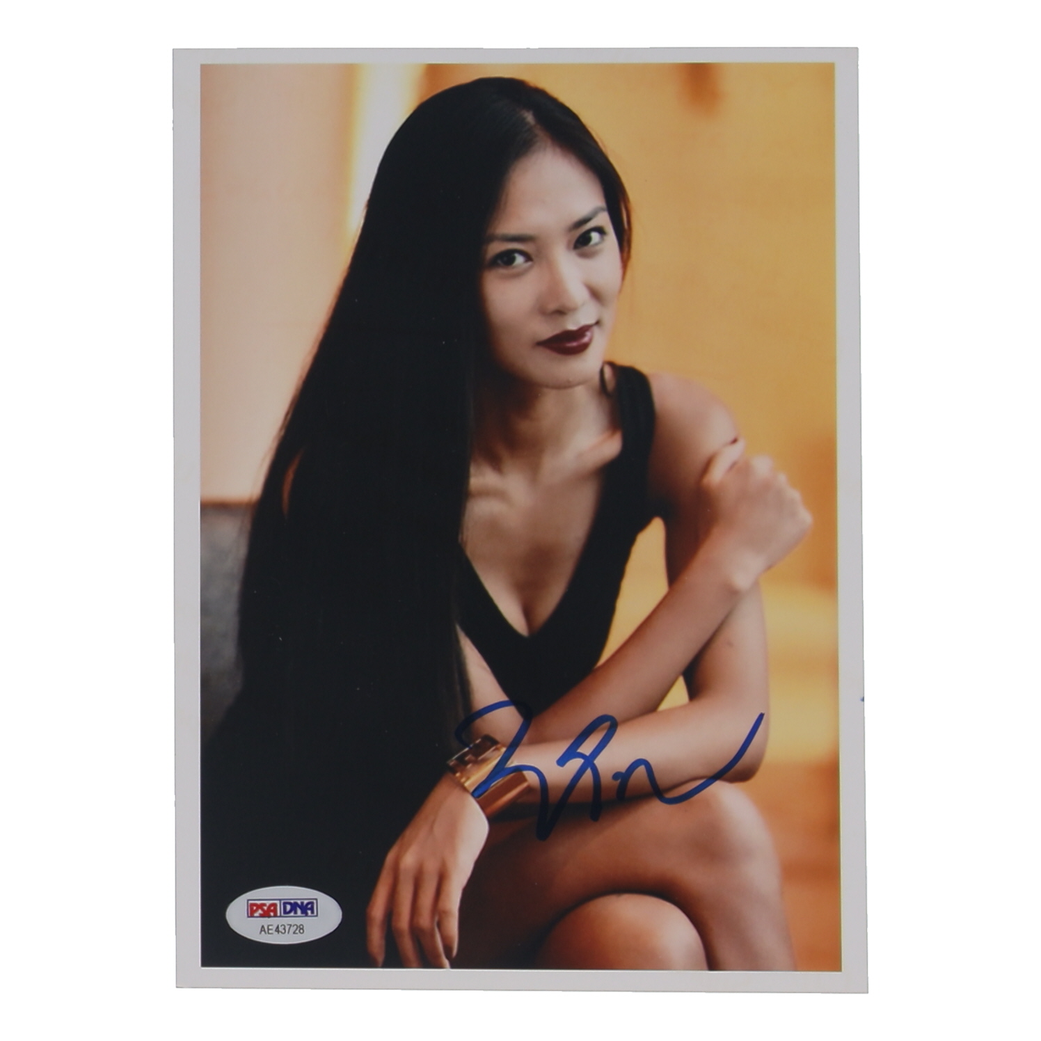Xin Wang Signed 6x8.25 Photo (PSA) at PristineAuction.com Xin Wang Signed 6x8.25 Photo (PSA) at PristineAuction.com