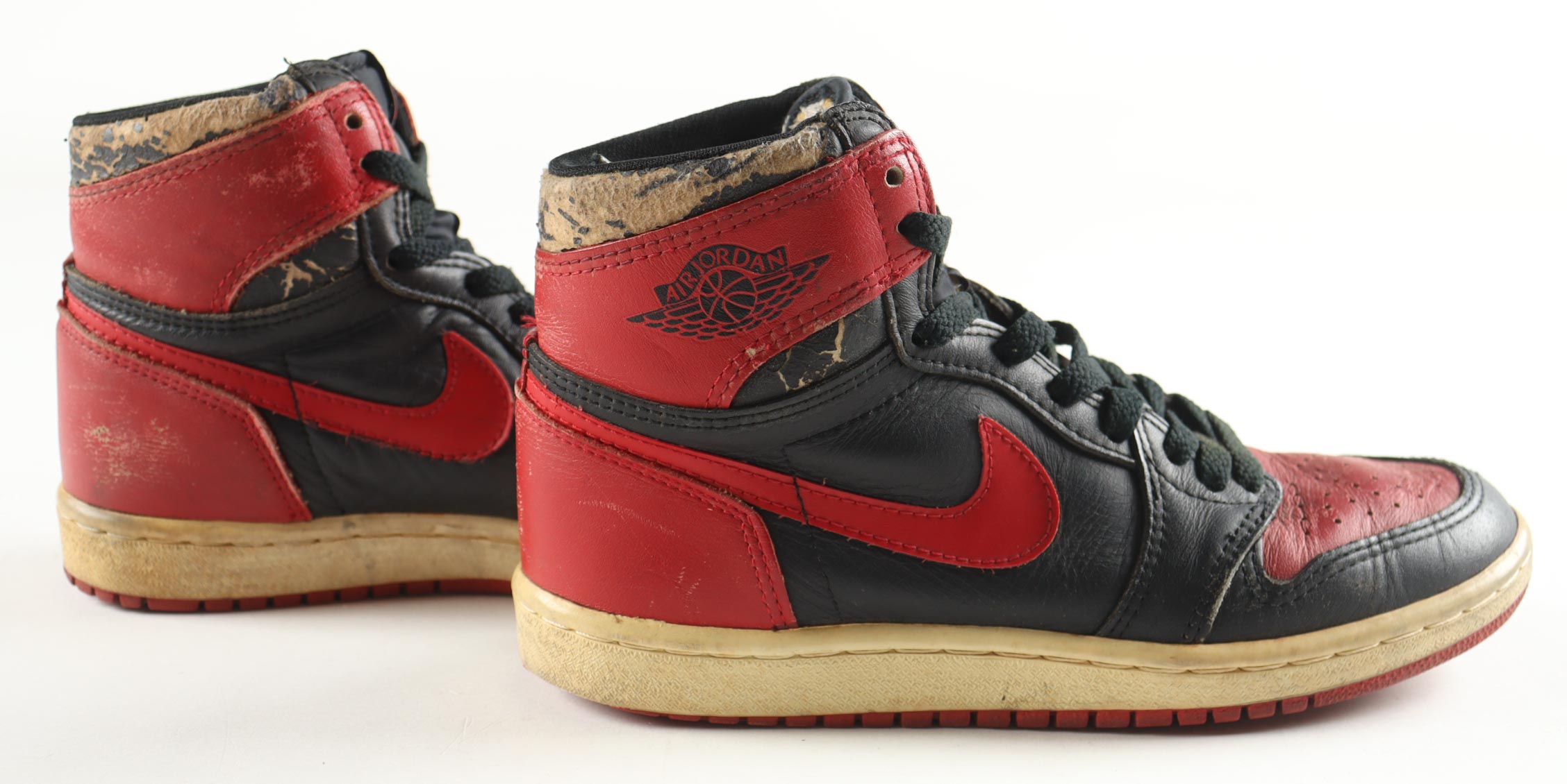 Original 1985 Pair of Nike Air Jordan Basketball Shoes at PristineAuction.com Original 1985 Pair of Nike Air Jordan Basketball Shoes at PristineAuction.com