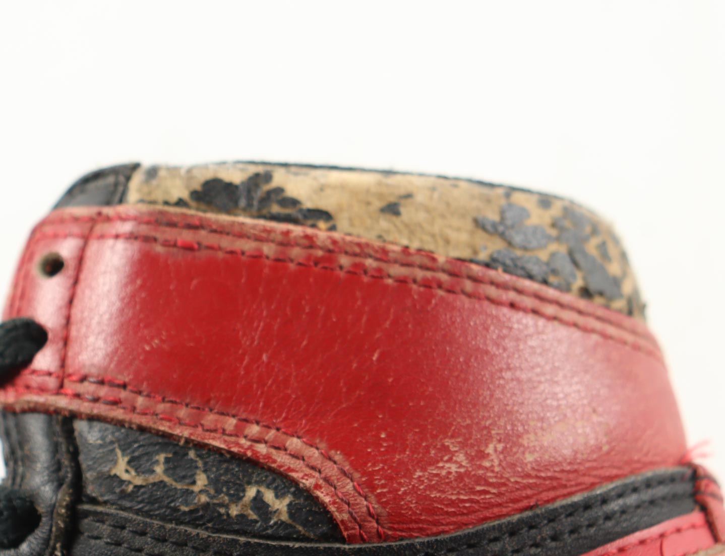 Original 1985 Pair of Nike Air Jordan Basketball Shoes at PristineAuction.com Original 1985 Pair of Nike Air Jordan Basketball Shoes at PristineAuction.com