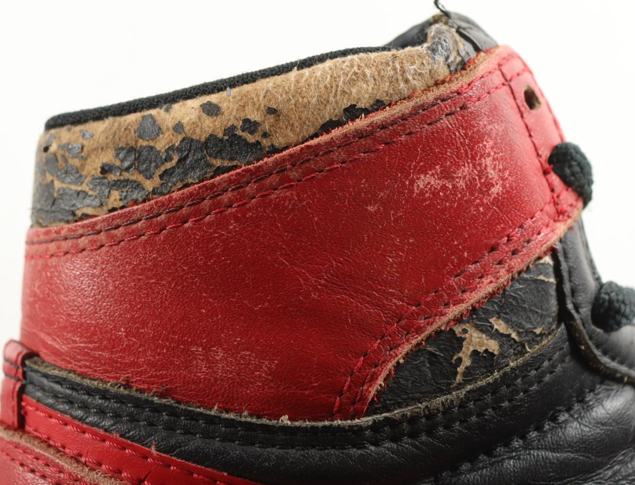 Original 1985 Pair of Nike Air Jordan Basketball Shoes at PristineAuction.com Original 1985 Pair of Nike Air Jordan Basketball Shoes at PristineAuction.com