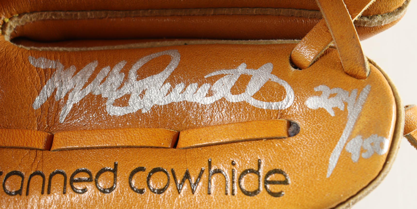 Mike Schmidt Signed LE Player Model Baseball Glove (JSA) at PristineAuction.com Mike Schmidt Signed LE Player Model Baseball Glove (JSA) at PristineAuction.com