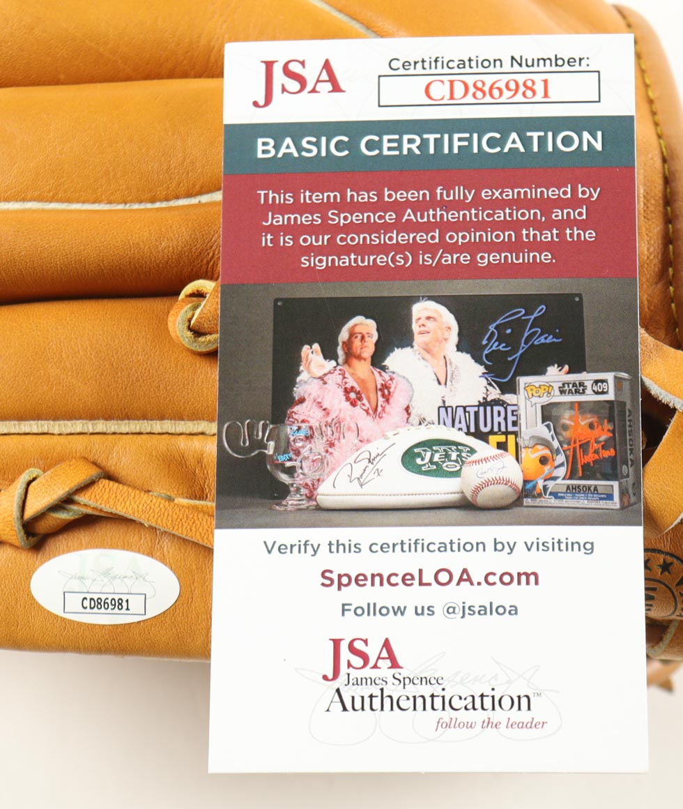 Mike Schmidt Signed LE Player Model Baseball Glove (JSA) at PristineAuction.com Mike Schmidt Signed LE Player Model Baseball Glove (JSA) at PristineAuction.com