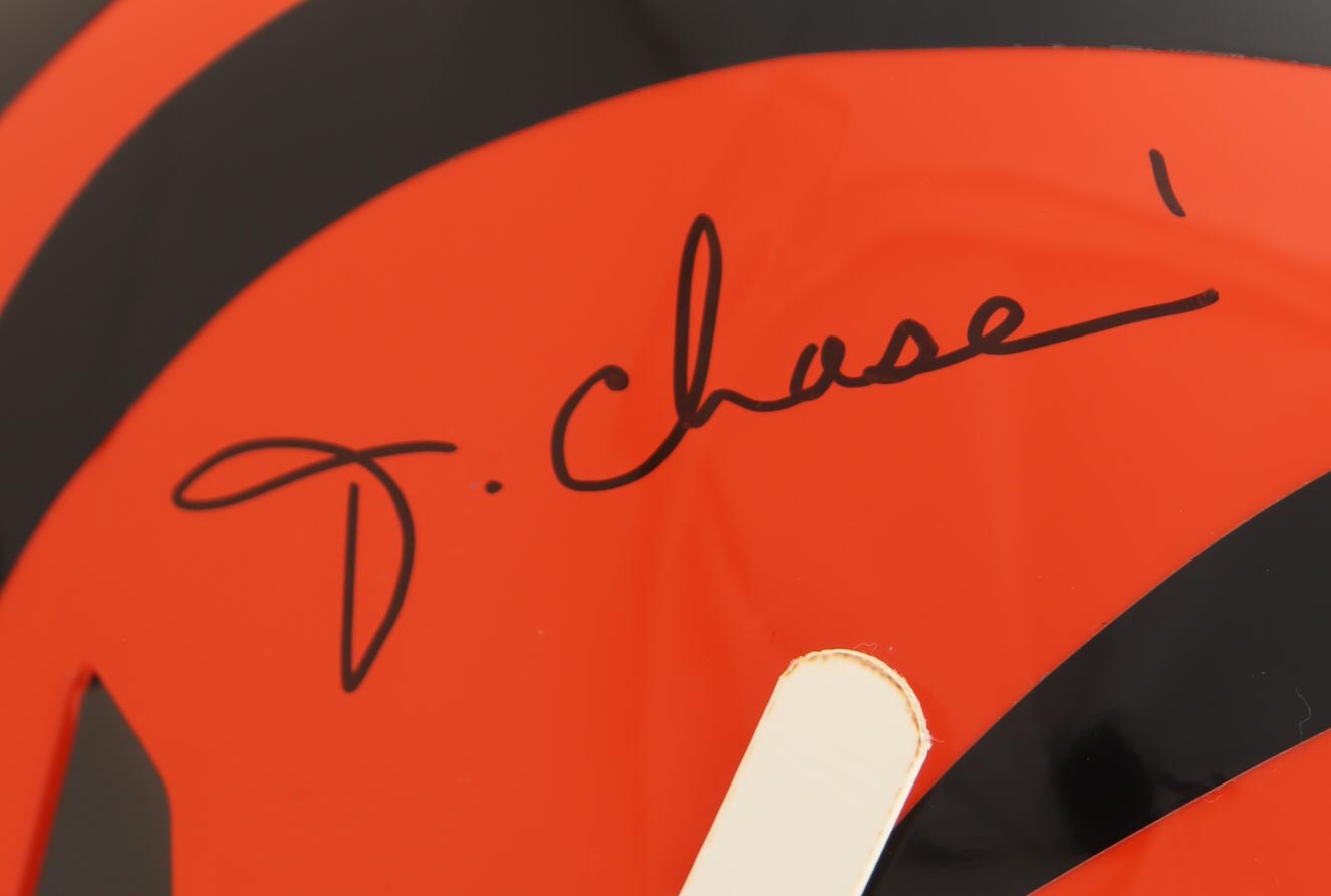 Ja'Marr Chase Signed Bengals Full-Size Authentic On-Field Speed-Flex Helmet with Custom Visor (Beckett) at PristineAuction.com Ja'Marr Chase Signed Bengals Full-Size Authentic On-Field Speed-Flex Helmet with Custom Visor (Beckett) at PristineAuction.com