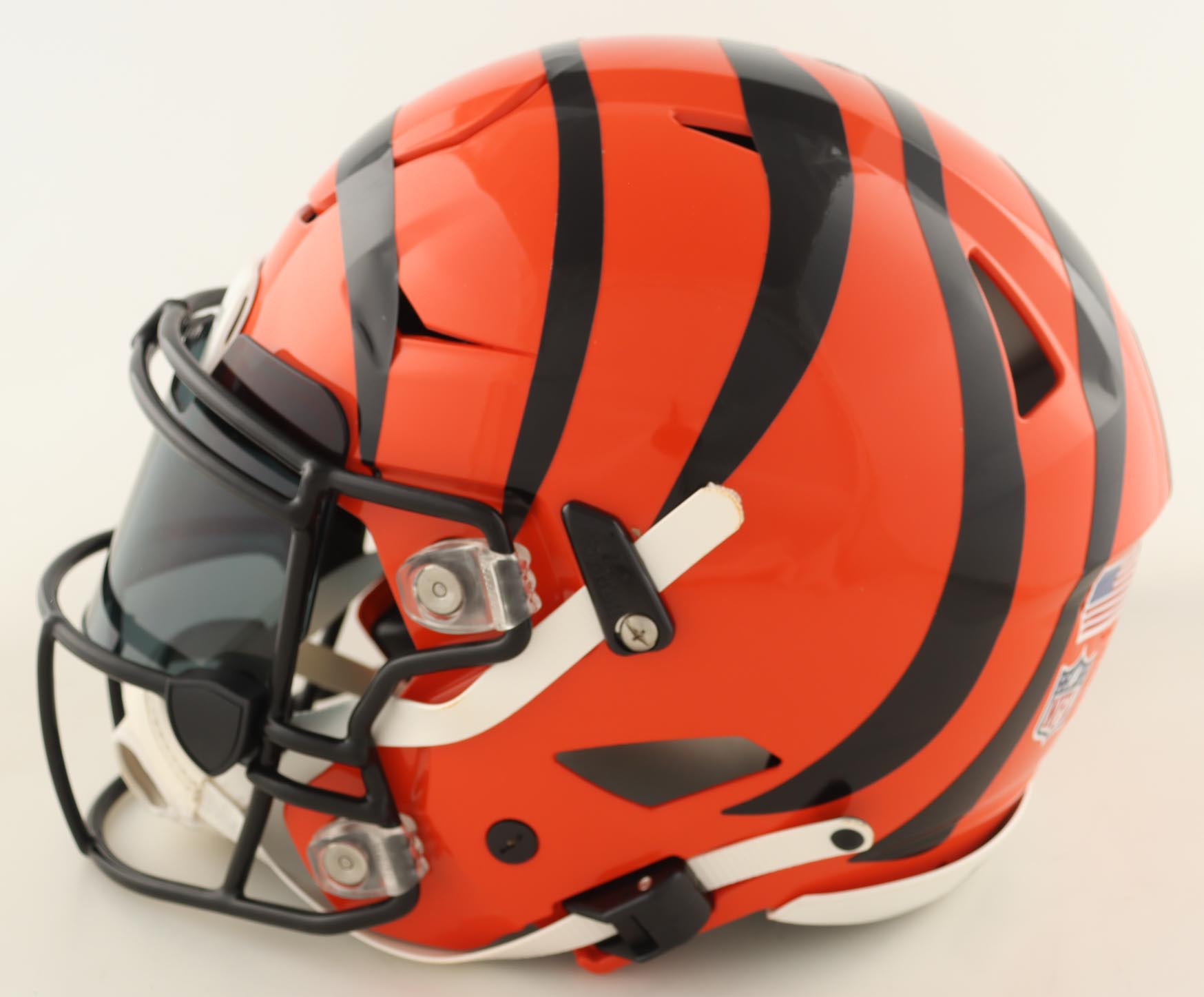 Ja'Marr Chase Signed Bengals Full-Size Authentic On-Field Speed-Flex Helmet with Custom Visor (Beckett) at PristineAuction.com Ja'Marr Chase Signed Bengals Full-Size Authentic On-Field Speed-Flex Helmet with Custom Visor (Beckett) at PristineAuction.com