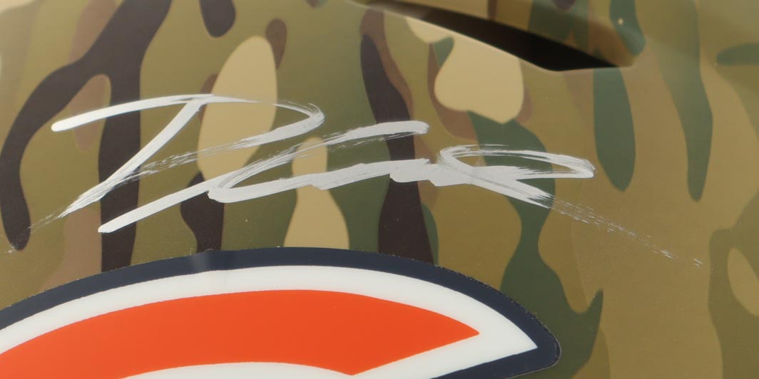 D'Andre Swift Signed Bears Full-Size Authentic On-Field Camo Alternate Speed Helmet With Visor (Beckett) at PristineAuction.com D'Andre Swift Signed Bears Full-Size Authentic On-Field Camo Alternate Speed Helmet With Visor (Beckett) at PristineAuction.com