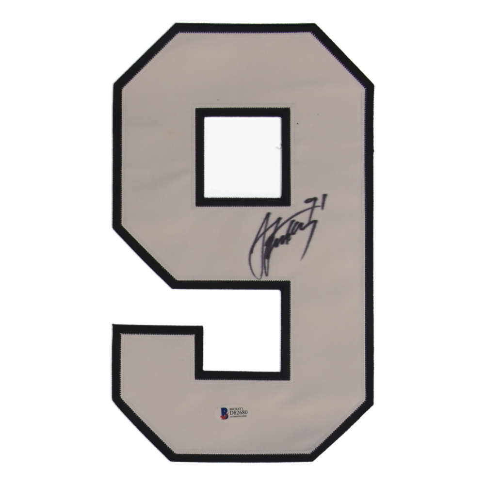 Steven Stamkos Signed Jersey Number "9" Patch (Beckett) at PristineAuction.com Steven Stamkos Signed Jersey Number "9" Patch (Beckett) at PristineAuction.com