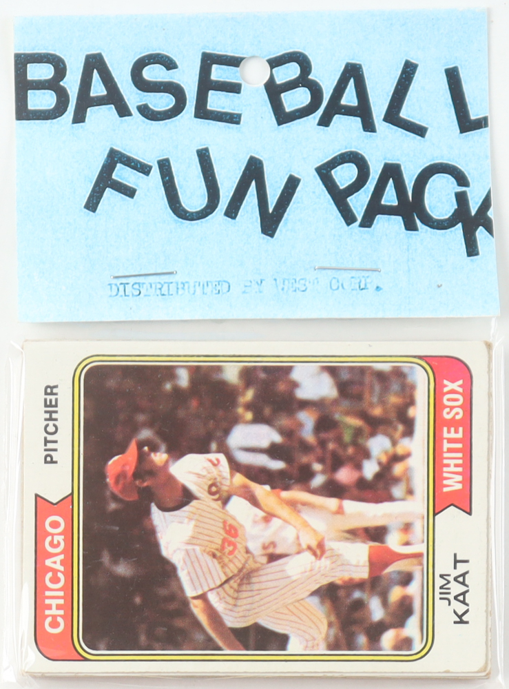 1974 Topps Baseball Card Fun Pack with (10) Cards at PristineAuction.com 1974 Topps Baseball Card Fun Pack with (10) Cards at PristineAuction.com
