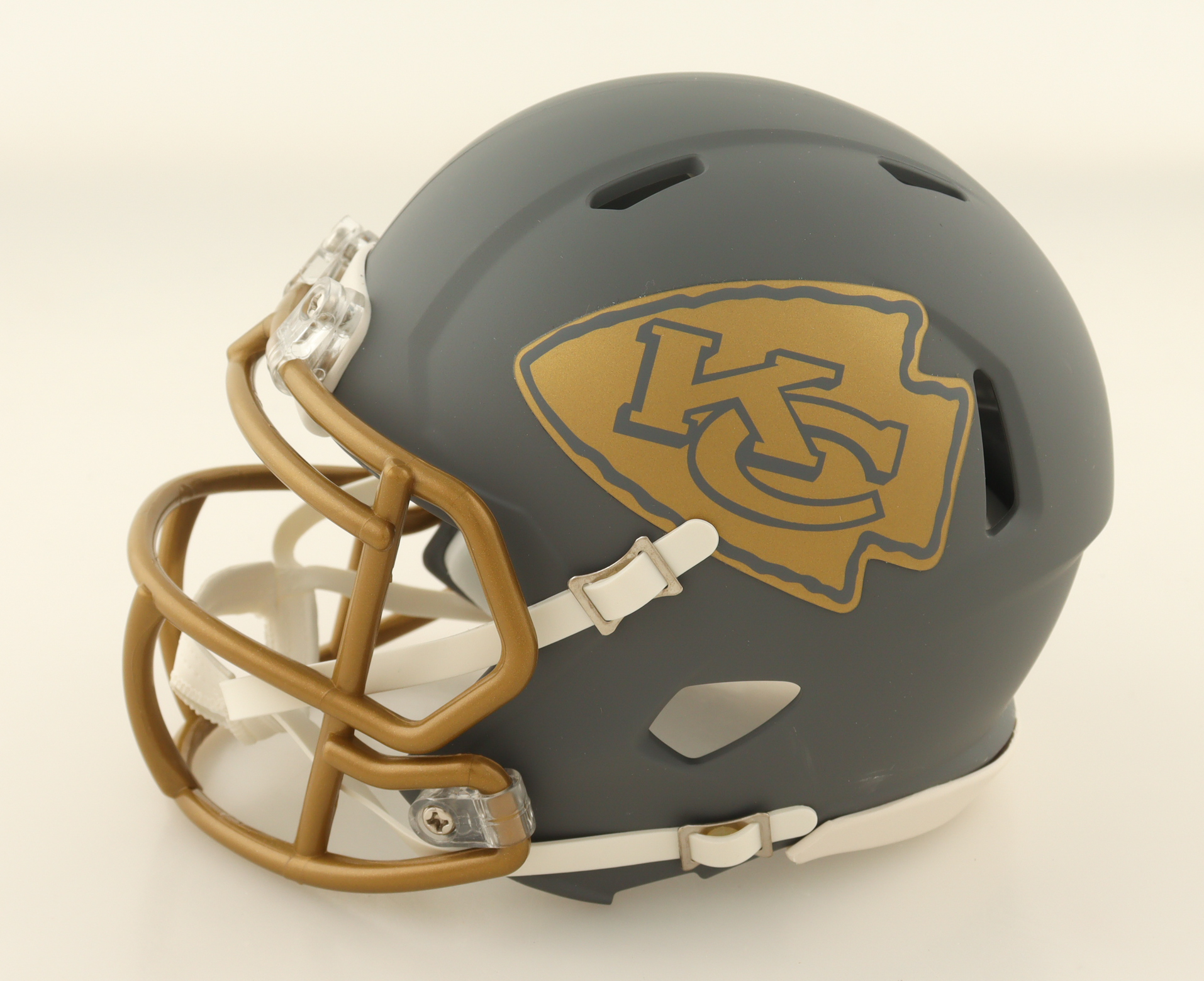 Marquise Brown Signed Chiefs Slate Alternate Speed Mini Helmet (JSA & PIA) at PristineAuction.com Marquise Brown Signed Chiefs Slate Alternate Speed Mini Helmet (JSA & PIA) at PristineAuction.com