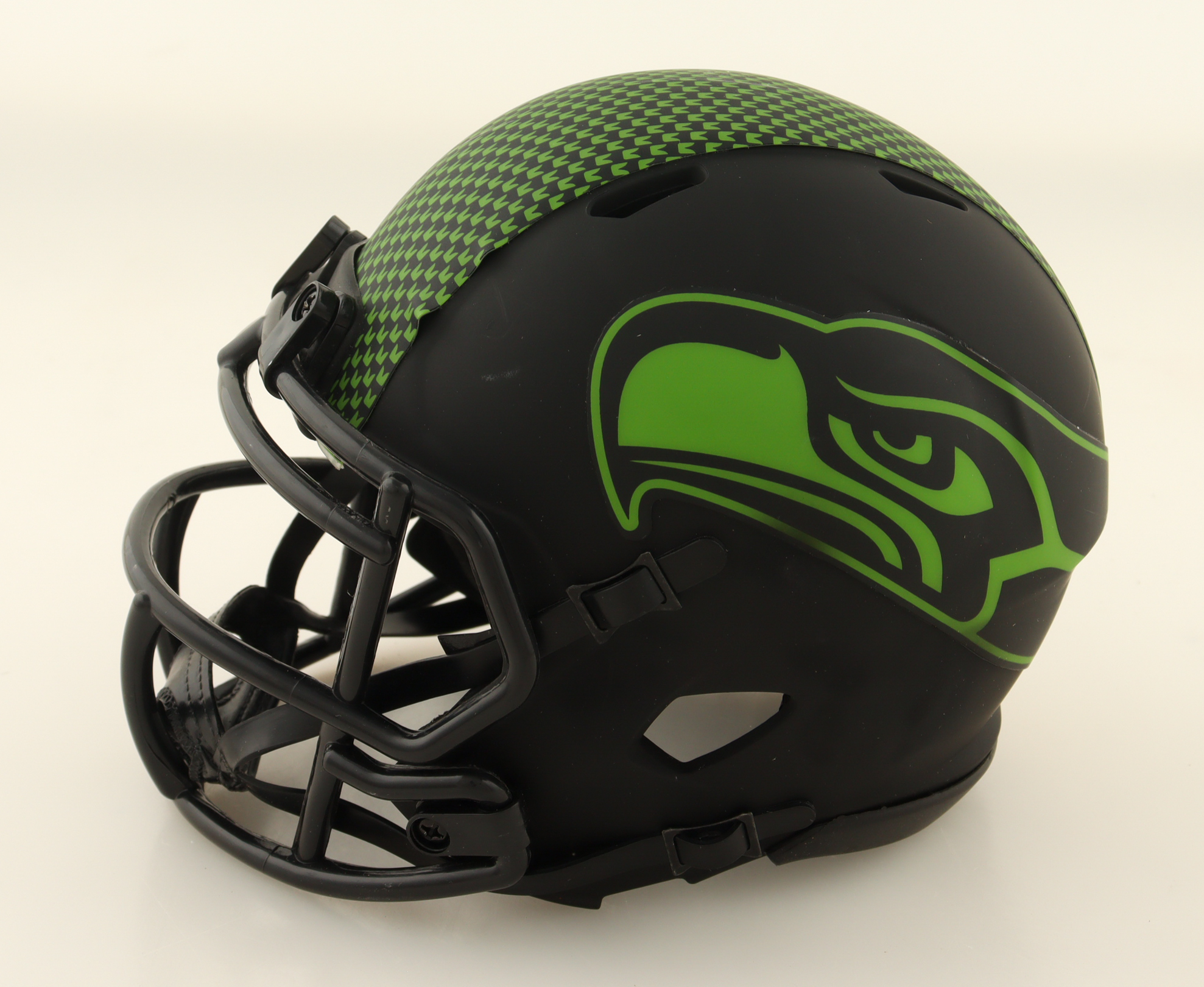 Geno Smith Signed Seahawks Eclipse Alternate Speed Mini Helmet (JSA & Players Ink) at PristineAuction.com Geno Smith Signed Seahawks Eclipse Alternate Speed Mini Helmet (JSA & Players Ink) at PristineAuction.com