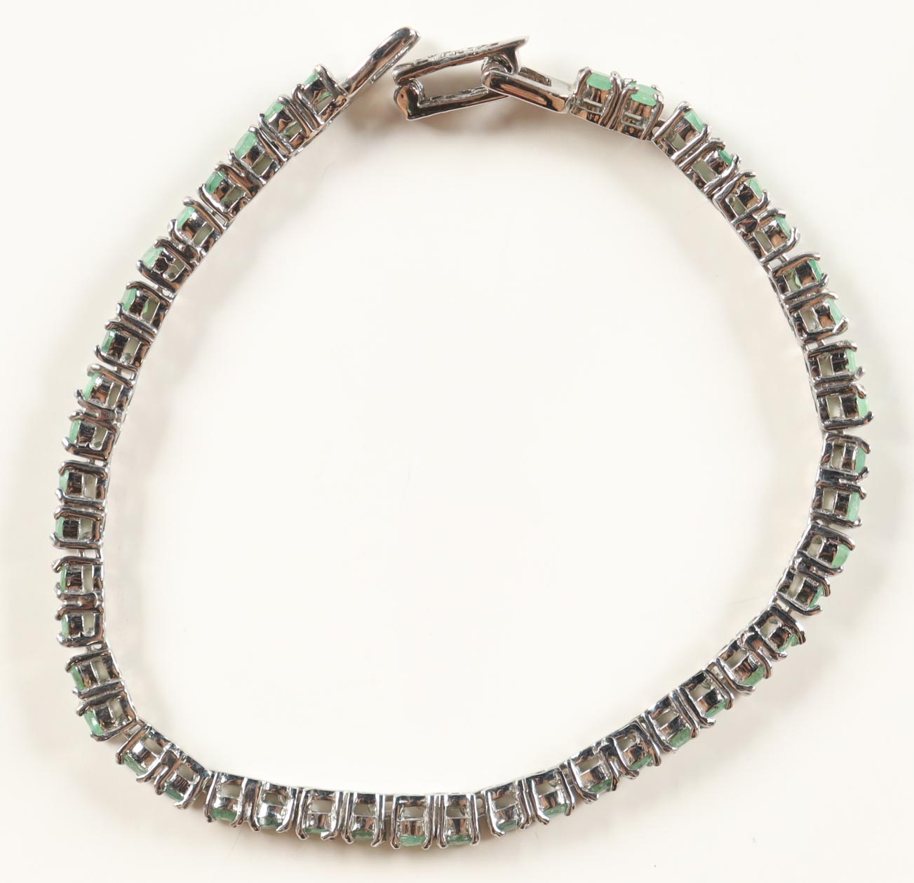 New 3.5 CTW Emerald Bracelet | Estimated Retail Value: $1,800 (UGL) at PristineAuction.com New 3.5 CTW Emerald Bracelet | Estimated Retail Value: $1,800 (UGL) at PristineAuction.com