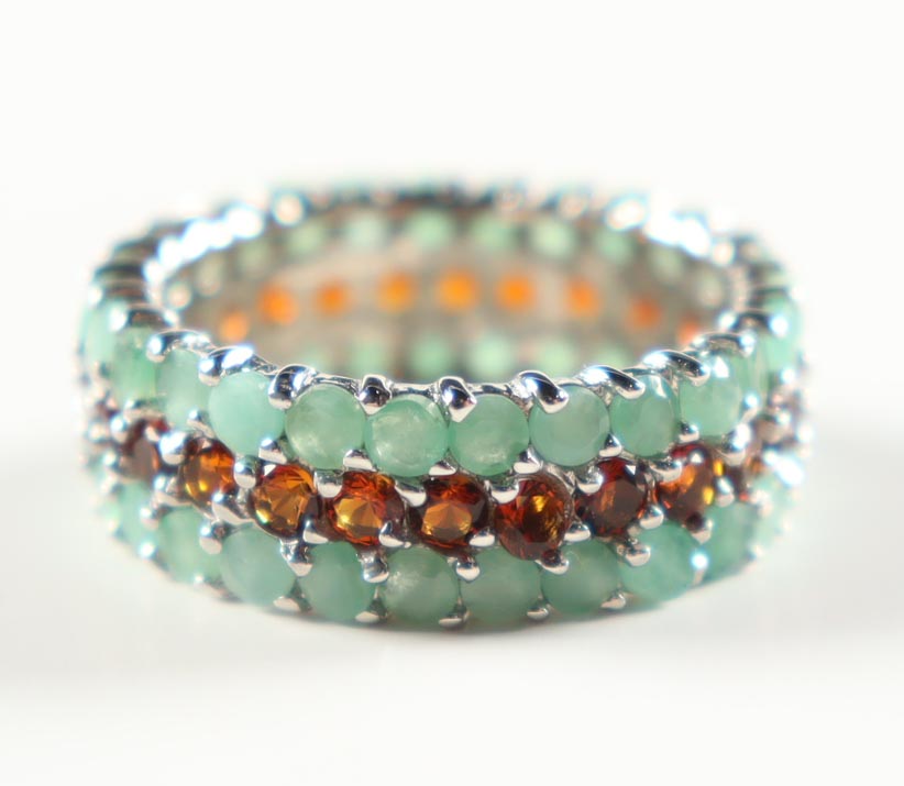 New 4.25 CTW Emerald & Garnet Ring | Estimated Retail Value: $2,000 (UGL) at PristineAuction.com New 4.25 CTW Emerald & Garnet Ring | Estimated Retail Value: $2,000 (UGL) at PristineAuction.com