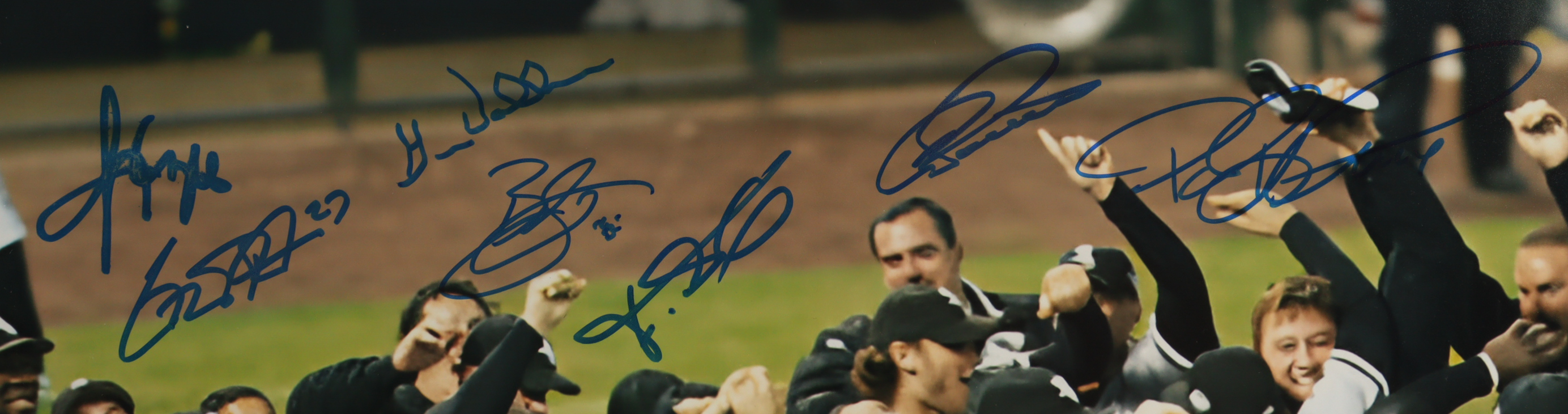 2005 White Sox 16x20 Photo Team-Signed By (23) with Jermaine Dye, Tadahito Iguchi, Carl Everett, Geoff Blum (Beckett) at PristineAuction.com 2005 White Sox 16x20 Photo Team-Signed By (23) with Jermaine Dye, Tadahito Iguchi, Carl Everett, Geoff Blum (Beckett) at PristineAuction.com