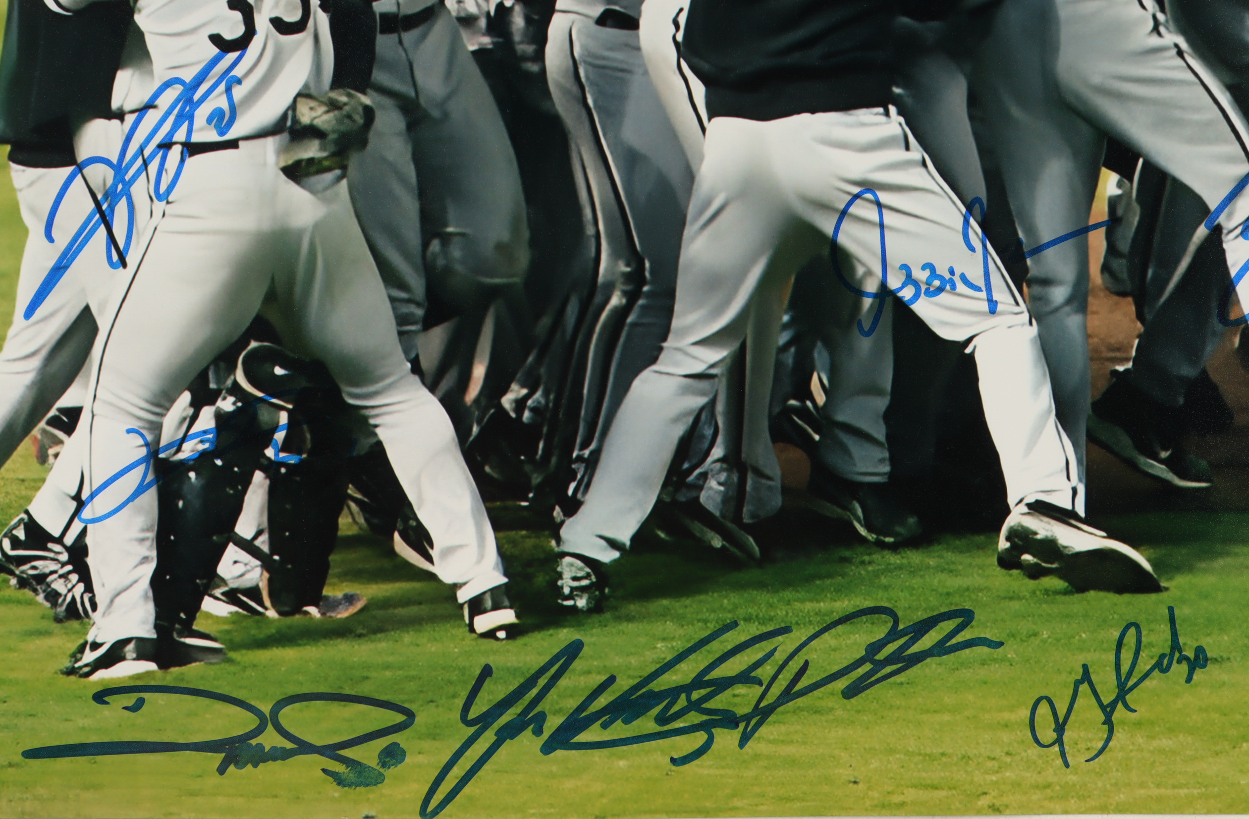 2005 White Sox 16x20 Photo Team-Signed By (23) with Jermaine Dye, Tadahito Iguchi, Carl Everett, Geoff Blum (Beckett) at PristineAuction.com 2005 White Sox 16x20 Photo Team-Signed By (23) with Jermaine Dye, Tadahito Iguchi, Carl Everett, Geoff Blum (Beckett) at PristineAuction.com