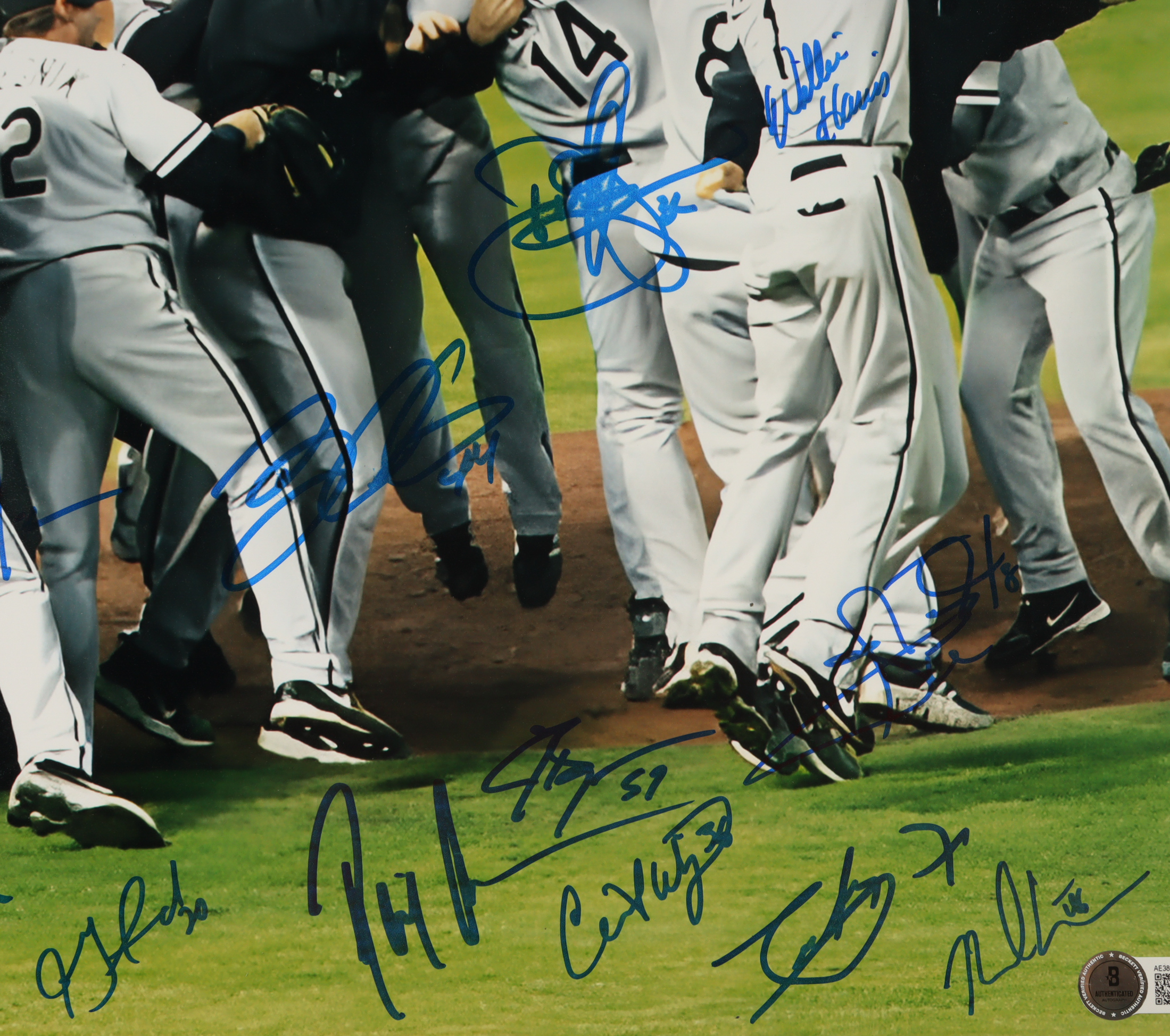 2005 White Sox 16x20 Photo Team-Signed By (23) with Jermaine Dye, Tadahito Iguchi, Carl Everett, Geoff Blum (Beckett) at PristineAuction.com 2005 White Sox 16x20 Photo Team-Signed By (23) with Jermaine Dye, Tadahito Iguchi, Carl Everett, Geoff Blum (Beckett) at PristineAuction.com