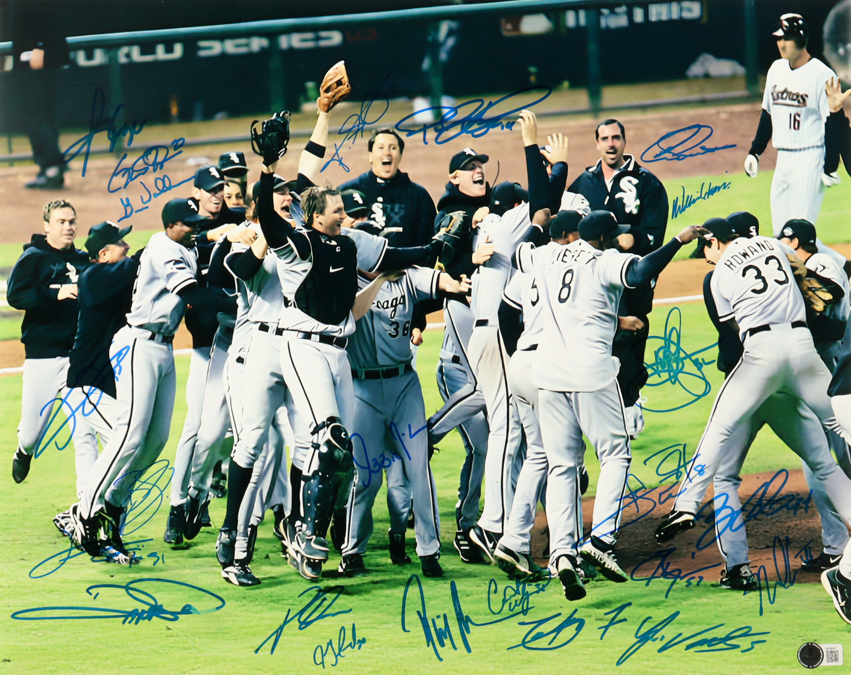 2005 White Sox 16x20 Photo Team-Signed By (23) with Jermaine Dye, Tadahito Iguchi, Carl Everett, Geoff Blum (Beckett) at PristineAuction.com 2005 White Sox 16x20 Photo Team-Signed By (23) with Jermaine Dye, Tadahito Iguchi, Carl Everett, Geoff Blum (Beckett) at PristineAuction.com