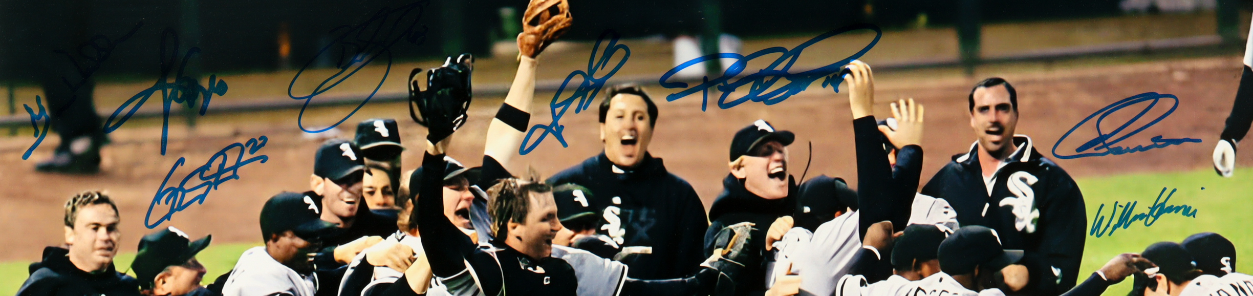 2005 White Sox 16x20 Photo Team-Signed By (23) with Jermaine Dye, Tadahito Iguchi, Carl Everett, Geoff Blum (Beckett) at PristineAuction.com 2005 White Sox 16x20 Photo Team-Signed By (23) with Jermaine Dye, Tadahito Iguchi, Carl Everett, Geoff Blum (Beckett) at PristineAuction.com