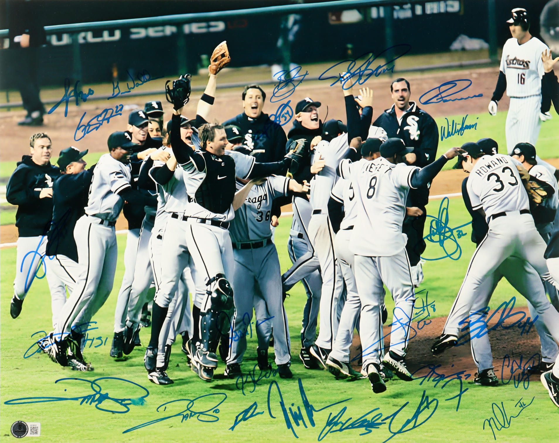 2005 White Sox 16x20 Photo Team-Signed By (23) with Jermaine Dye, Tadahito Iguchi, Carl Everett, Geoff Blum (Beckett) at PristineAuction.com 2005 White Sox 16x20 Photo Team-Signed By (23) with Jermaine Dye, Tadahito Iguchi, Carl Everett, Geoff Blum (Beckett) at PristineAuction.com