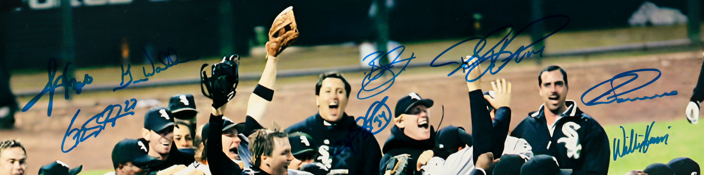 2005 White Sox 16x20 Photo Team-Signed By (23) with Jermaine Dye, Tadahito Iguchi, Carl Everett, Geoff Blum (Beckett) at PristineAuction.com 2005 White Sox 16x20 Photo Team-Signed By (23) with Jermaine Dye, Tadahito Iguchi, Carl Everett, Geoff Blum (Beckett) at PristineAuction.com