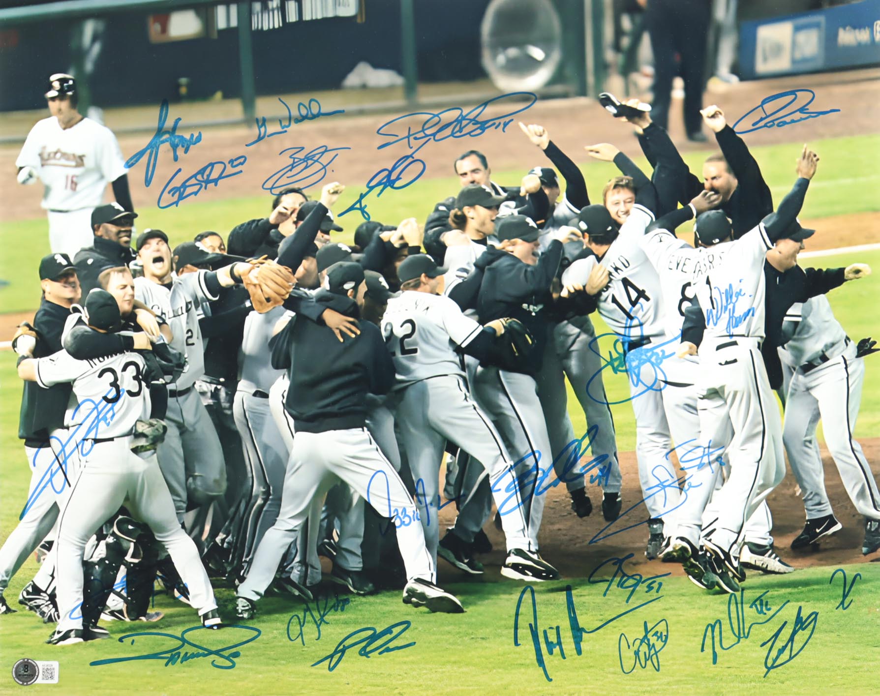 2005 White Sox 16x20 Photo Team-Signed By (23) with Ozzie Guillen, Frank Thomas, Luis Vizcaino, Paul Konerko (Beckett) at PristineAuction.com 2005 White Sox 16x20 Photo Team-Signed By (23) with Ozzie Guillen, Frank Thomas, Luis Vizcaino, Paul Konerko (Beckett) at PristineAuction.com