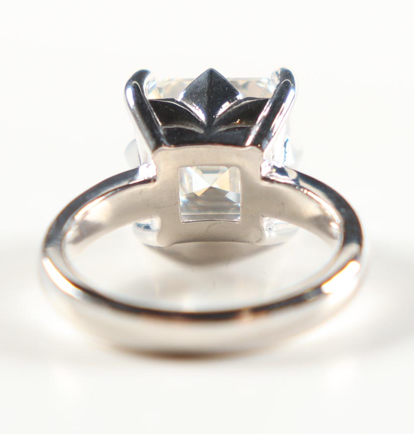 New 7.21 Carats Lab Grown Diamond Ring G, VS2 | Estimated Retail Value: $11,000 (UGL & IGI) at PristineAuction.com New 7.21 Carats Lab Grown Diamond Ring G, VS2 | Estimated Retail Value: $11,000 (UGL & IGI) at PristineAuction.com