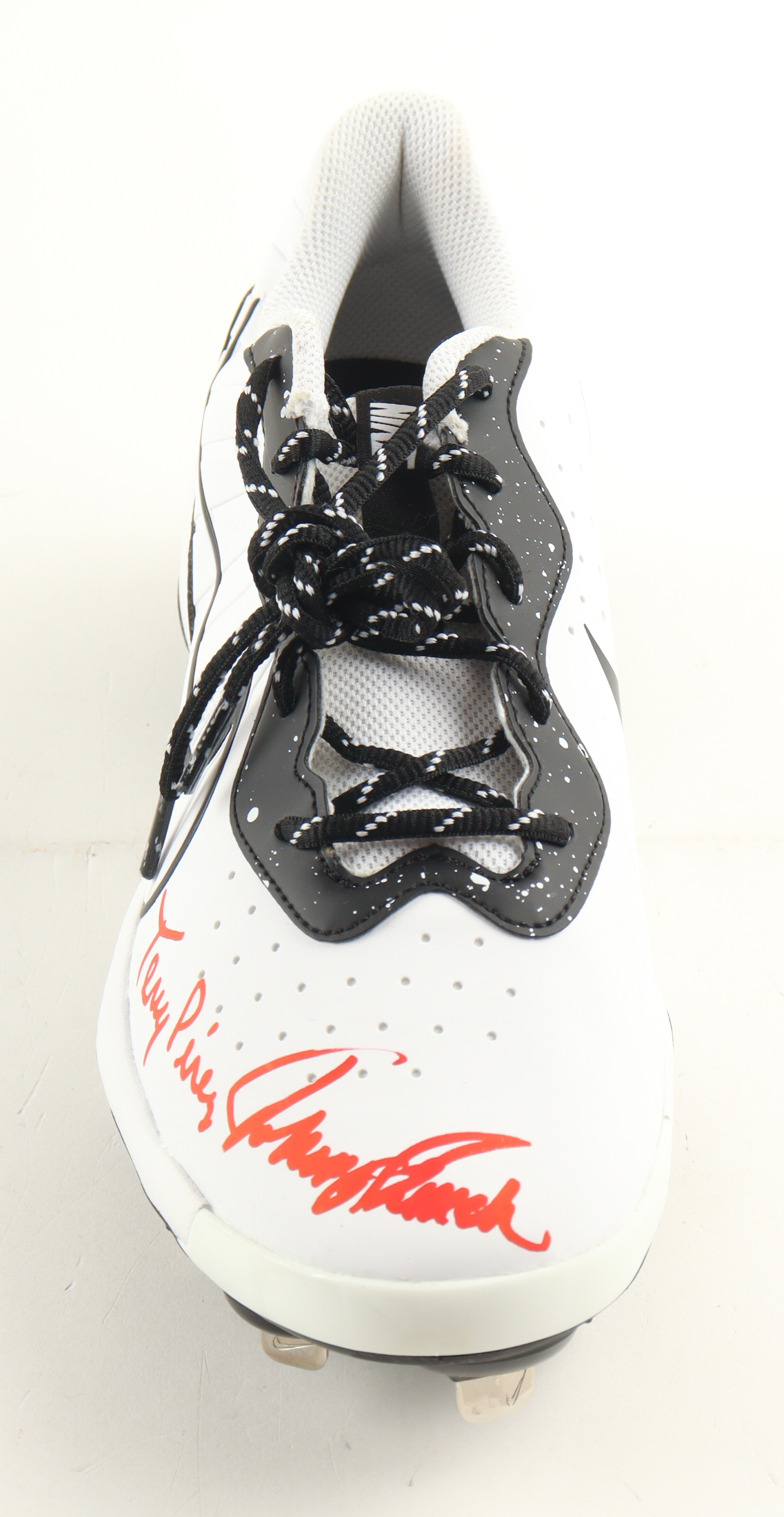 Johnny Bench Signed Nike Cleat (Beckett) at PristineAuction.com Johnny Bench Signed Nike Cleat (Beckett) at PristineAuction.com